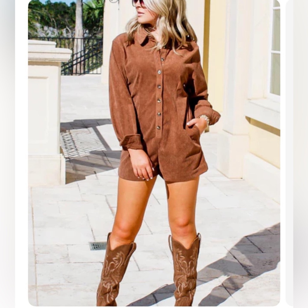 Brown Corduroy romper, size small. NWT